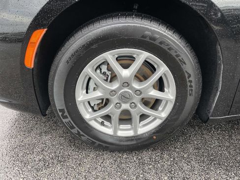 Used 2023 Chrysler Pacifica Touring-L image 11