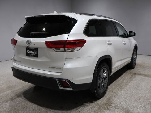 Used 2017 Toyota Highlander Limited Platinum image 2