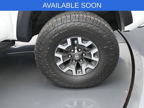 Used 2016 Toyota Tacoma TRD Off-Road w/ Premium & Technology Package AWD/4WD image 35