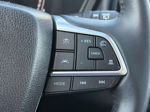 Certified 2025 Toyota Grand Highlander FWD image 11