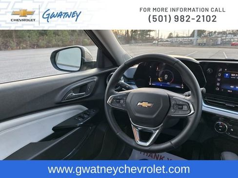 Used 2025 Chevrolet Trax LT w/ LT Convenience Package image 23