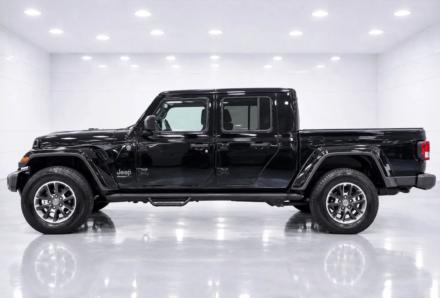 Used 2024 Jeep Gladiator Sport AWD/4WD image 2