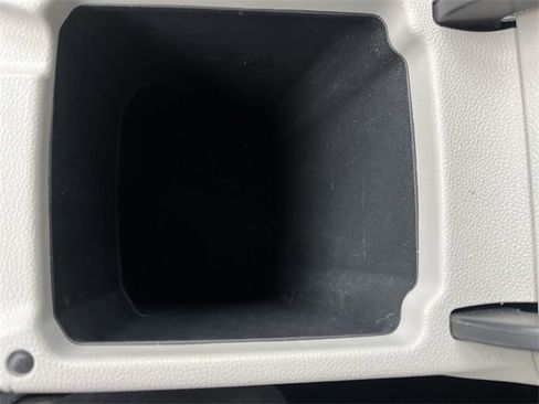 Used 2022 Volkswagen Tiguan SE image 17