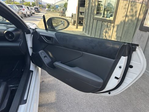 Used 2025 Toyota GR86 Premium w/ Performance Package RWD image 12