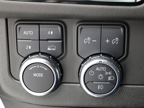 Used 2025 GMC Yukon XL Denali image 29