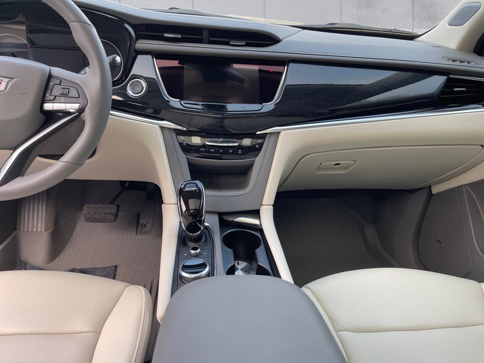 Certified 2025 Cadillac XT6 Premium Luxury w/ LPO, Floor Liner Package AWD/4WD image 11