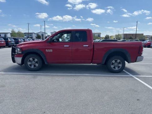 Used 2018 RAM 1500 Classic SLT image 2