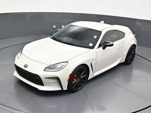 Used 2025 Toyota GR86 Premium w/ Performance Package RWD image 16