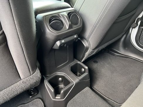 Used 2022 Jeep Wrangler Unlimited Sport image 24