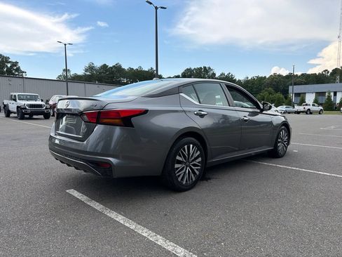 Used 2024 Nissan Altima 2.5 SV FWD image 4