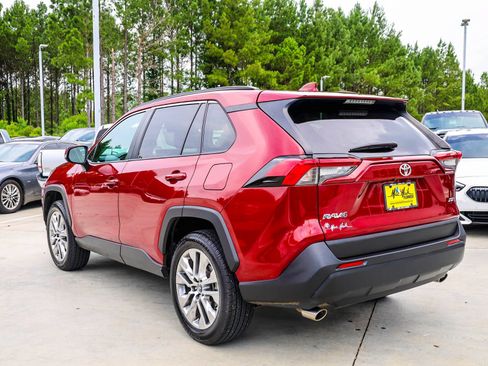 Used 2019 Toyota RAV4 XLE Premium FWD image 4