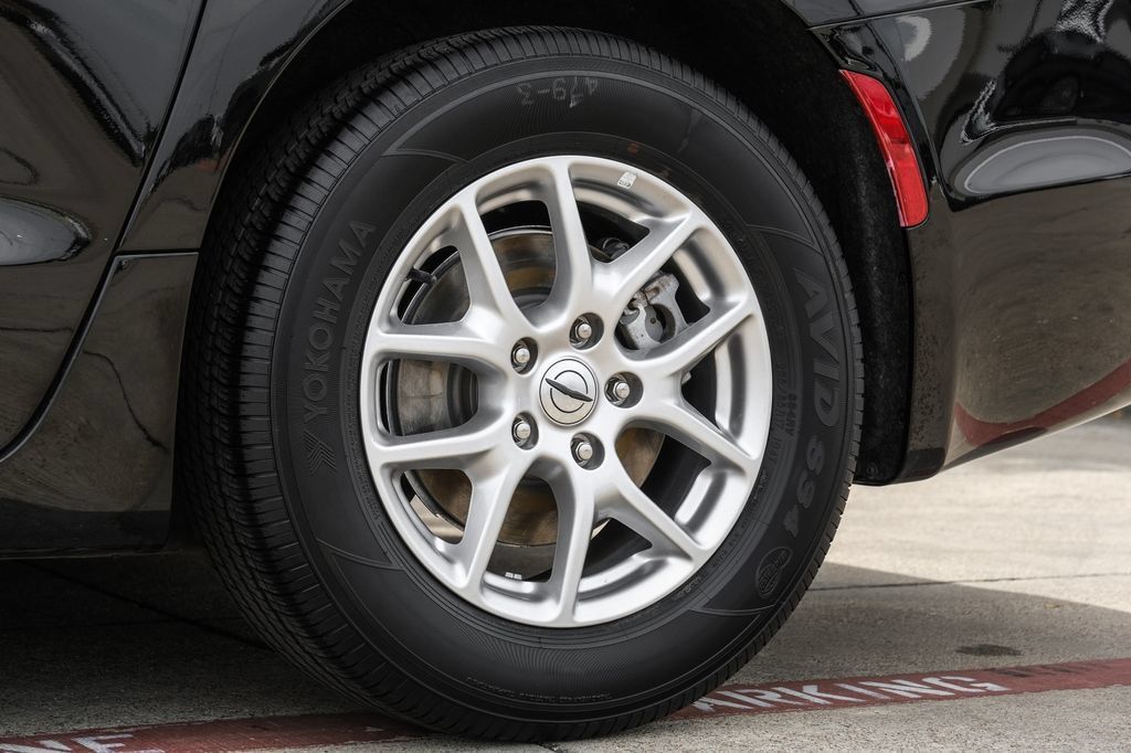 Used 2024 Chrysler Pacifica Touring-L FWD image 70