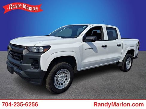 Used 2025 Chevrolet Colorado W/T w/ Advanced Trailering Package image 1