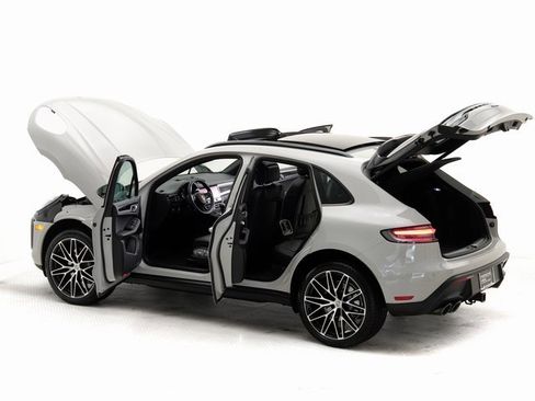 Used 2025 Porsche Macan image 32