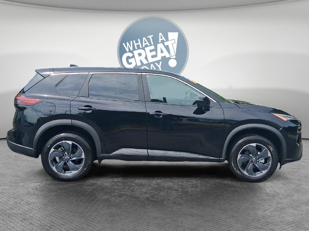 Used 2025 Nissan Rogue SV FWD image 2