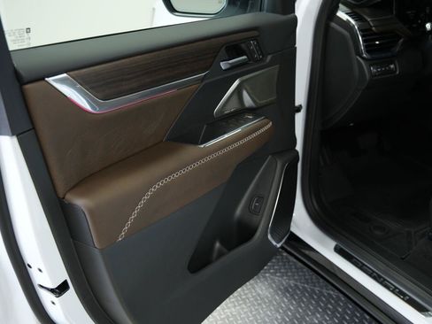 New 2026 GMC Acadia Denali Ultimate w/ LPO, Floor Liner Package AWD/4WD image 32