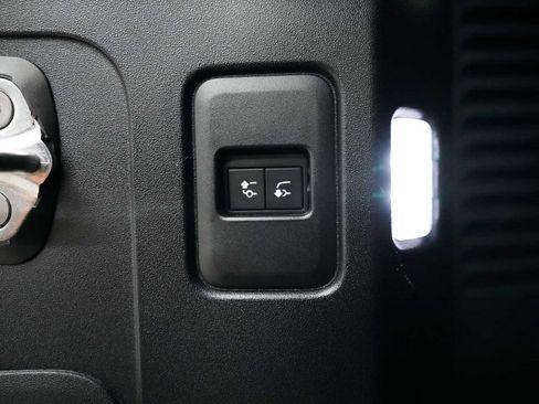 Used 2023 Land Rover Defender 130 X-Dynamic SE AWD/4WD image 43