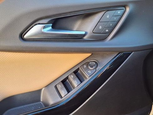 Used 2025 Chevrolet Equinox ACTIV w/ Safety and Technology Package image 17