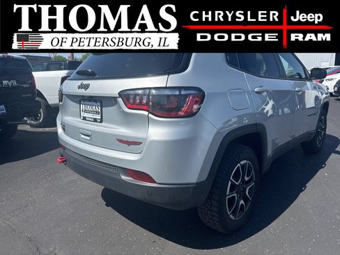 Used 2024 Jeep Compass Trailhawk AWD/4WD image 7