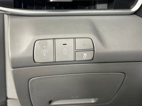 Certified 2025 Hyundai Elantra SE image 18