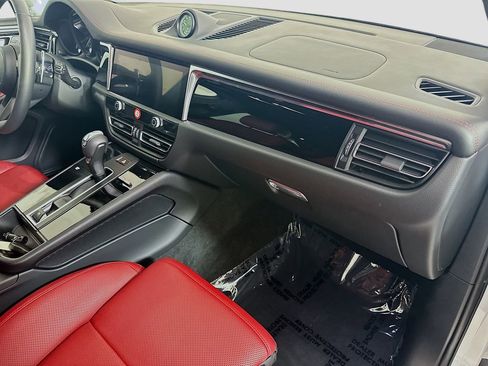 Certified 2026 Porsche Macan image 31