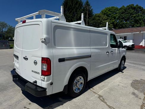 Used 2018 Nissan NV 2500 SV RWD image 5