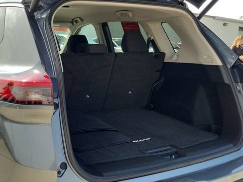 Used 2025 Nissan Rogue SV FWD image 14