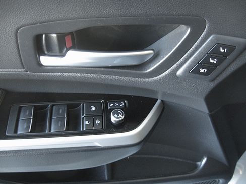 Used 2025 Toyota Sienna Platinum image 16