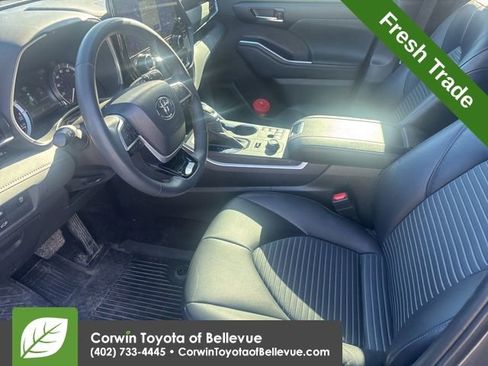 Used 2023 Toyota Highlander XSE image 13