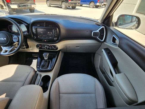 Used 2023 Kia Soul LX w/ LX Technology Package FWD image 14