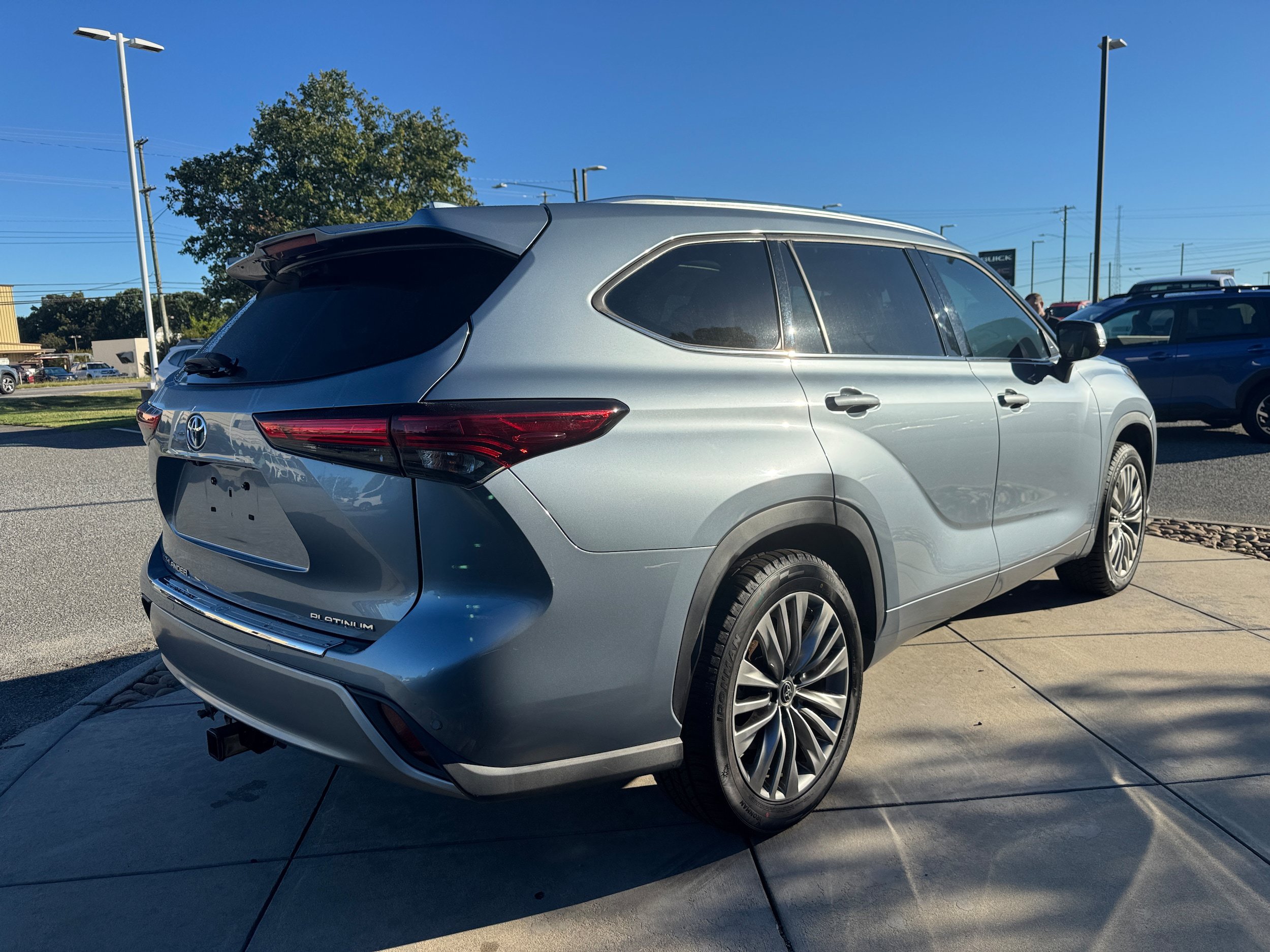 Used 2020 Toyota Highlander Platinum FWD image 6