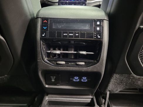 Used 2023 Jeep Grand Cherokee L Limited AWD/4WD image 27
