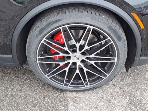 Used 2025 Porsche Macan 4S Electric image 14