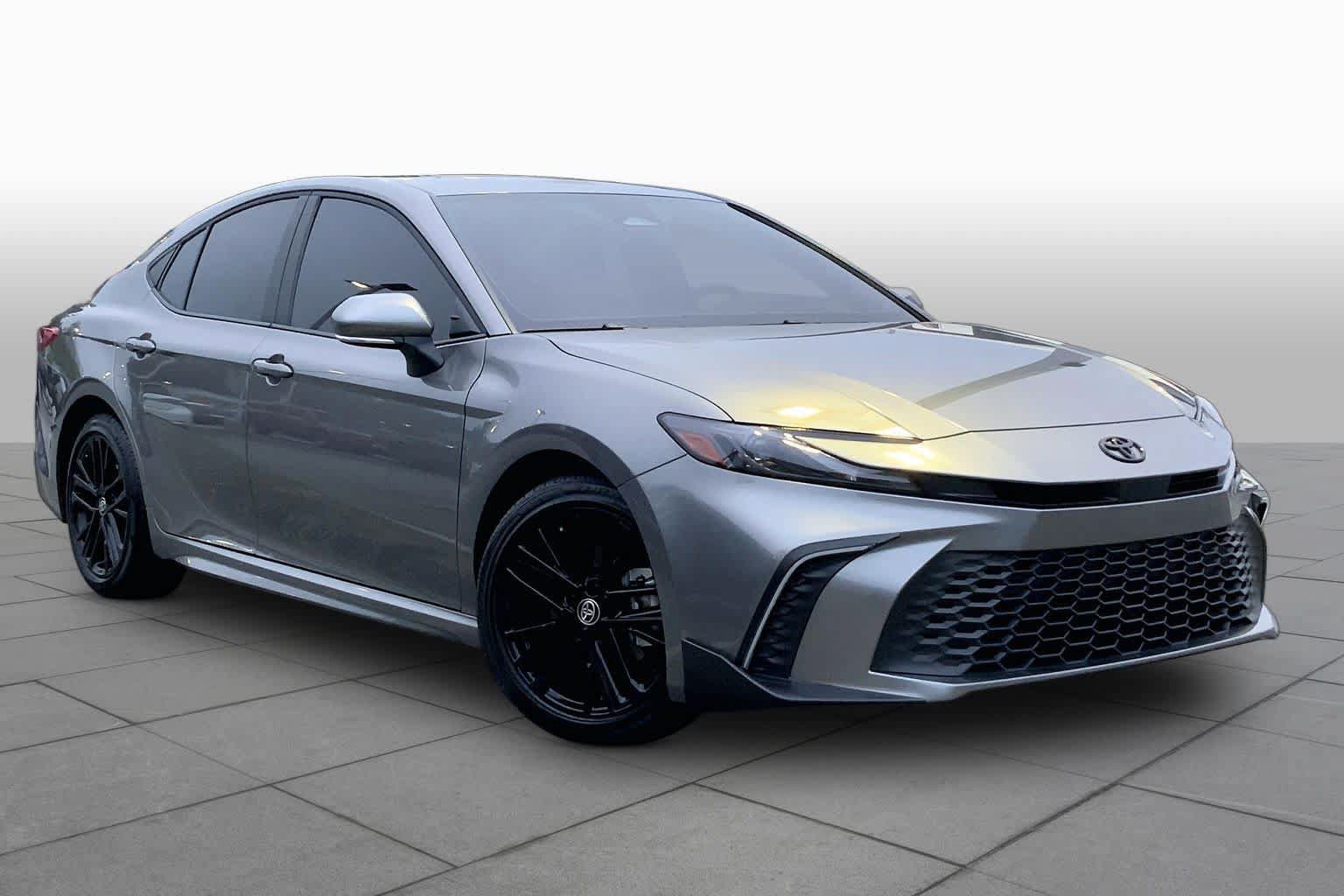 Used 2026 Toyota Camry SE FWD image 3