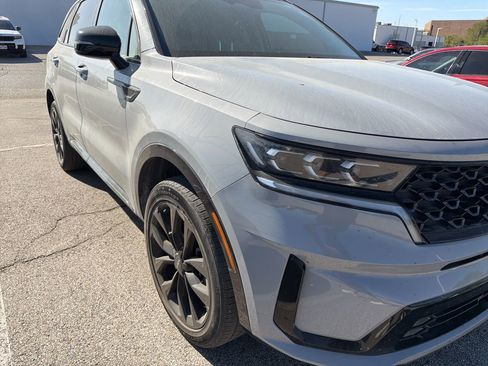 Used 2023 Kia Sorento SX image 3