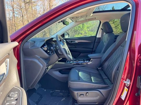 Used 2023 Buick Envision Avenir image 29