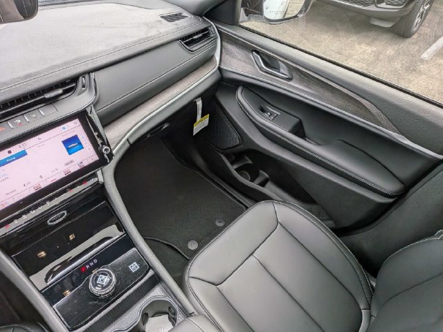 New 2027 Jeep Grand Cherokee Limited w/ Limited Altitude Package RWD image 19