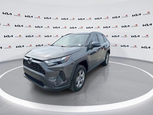 Used 2023 Toyota RAV4 XLE AWD/4WD image 4