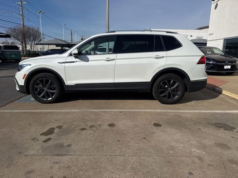 Certified 2023 Volkswagen Tiguan SE image 2