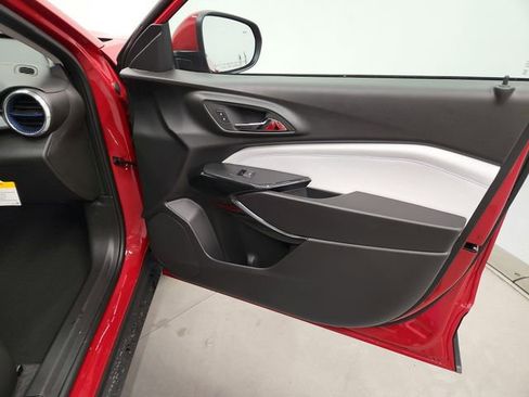 New 2026 Chevrolet Trax LT w/ Driver Confidence Package image 32