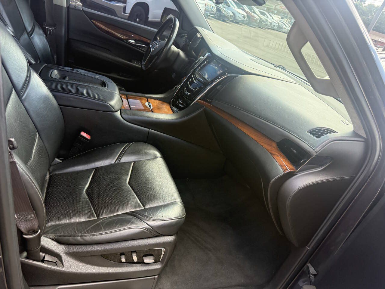 Used 2015 Cadillac Escalade Luxury AWD/4WD image 13