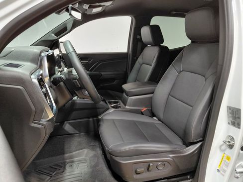 Used 2024 GMC Canyon Elevation w/ Elevation Premium Package AWD/4WD image 3