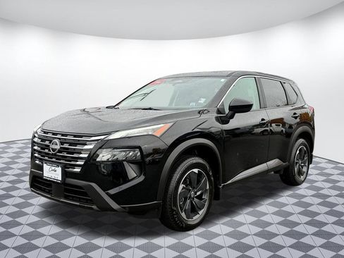 Used 2025 Nissan Rogue SV image 3