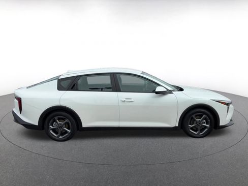 Used 2025 Kia K4 LXS image 16