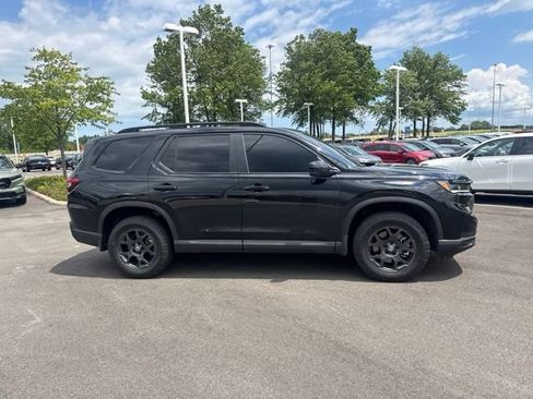 Used 2025 Honda Pilot TrailSport image 7