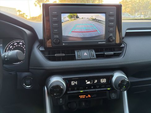 Used 2022 Toyota RAV4 XLE Premium image 11