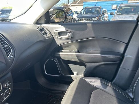 Used 2019 Jeep Compass Latitude w/ Popular Equipment Group AWD/4WD image 11