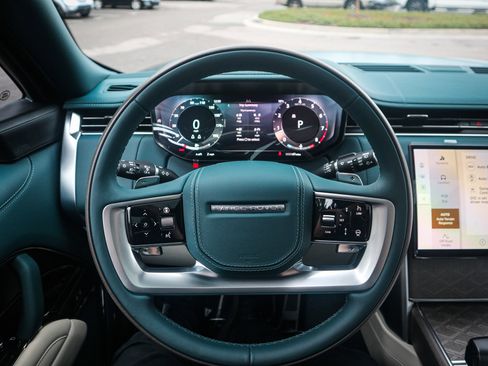 Used 2025 Land Rover Range Rover SV image 22