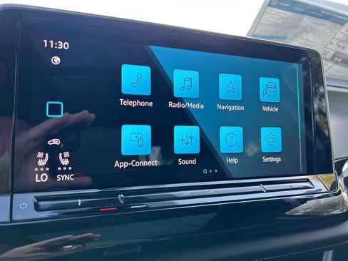 Used 2025 Volkswagen Atlas Cross Sport SEL image 28