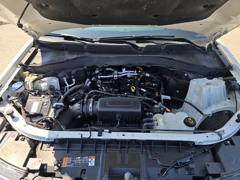 Used 2022 Ford Explorer XLT w/ Equipment Group 202A image 31